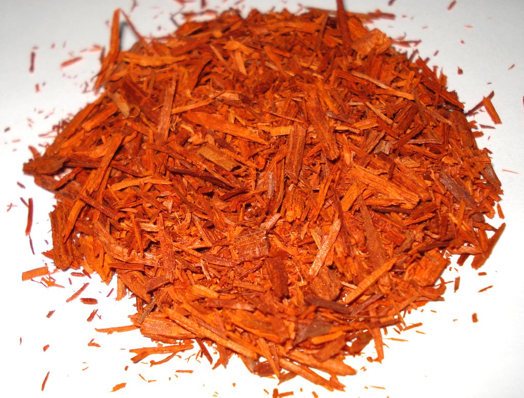 Santalové dřevo řezané