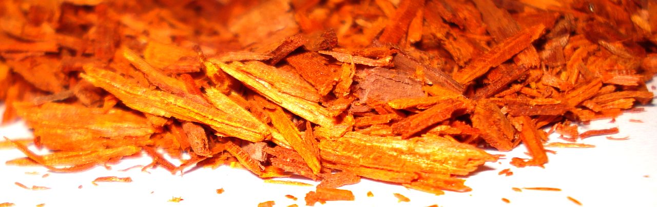 Santalové dřevo řezané