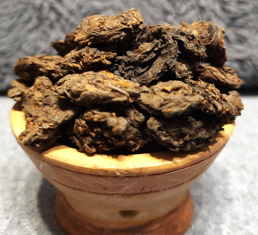 2011 Luzhou old tea heads Puer in leather barrel 500g